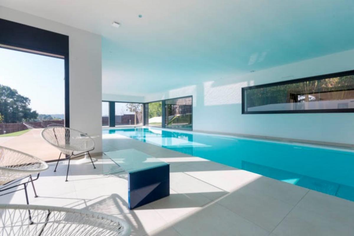 crea-piscine-35-construction-piscine-a-rennes-et-saint-malo-couloir-nage-interieur