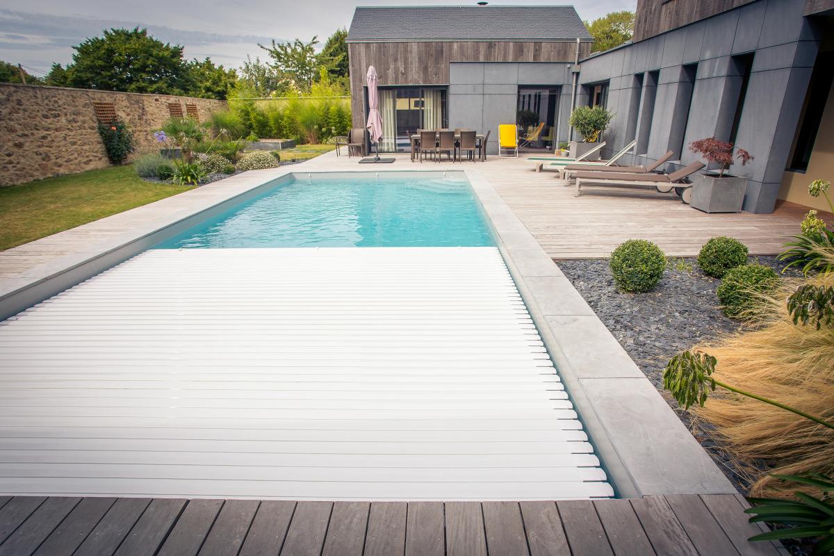 Crea Piscine 35 Construction Piscine A Rennes Et Saint Malo Enrouleur Couverture Semi Emerge
